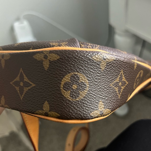 Authentic Louis Vuitton Odeon Crossbody - Picture 13 of 16